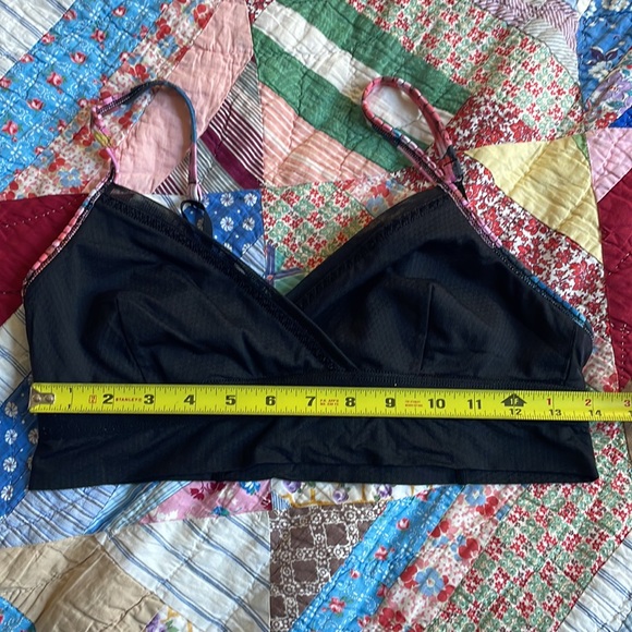 Colorful, springy lululemon sports bra! Fits a size medium, likely size 8/10 - Picture 7 of 7